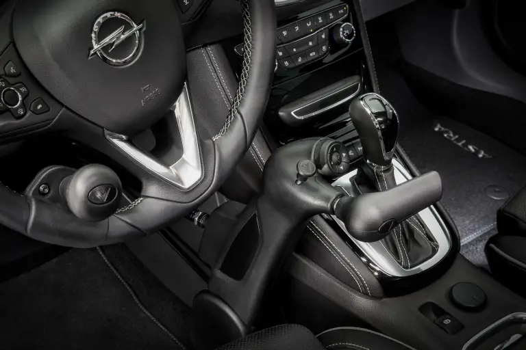 Opel Astra con comandi manuali per disabili - 6