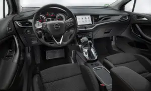 Opel Astra con comandi manuali per disabili - 7