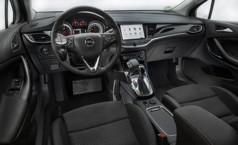 Opel Astra con comandi manuali per disabili - 7