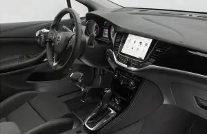 Opel Astra con comandi manuali per disabili - 8