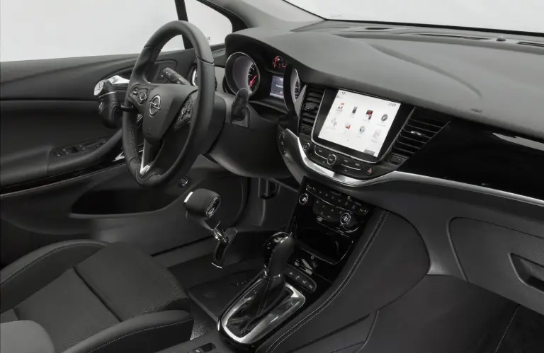 Opel Astra con comandi manuali per disabili - 8