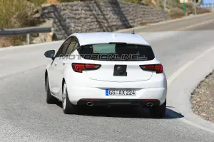 Opel Astra foto spia 19 giugno 2018