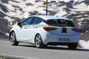 Opel Astra foto spia 19 giugno 2018