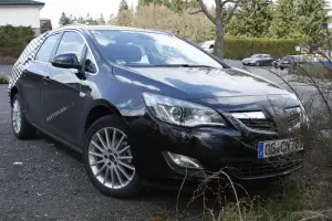 Opel Astra - Foto spia 28-04-10 - 1