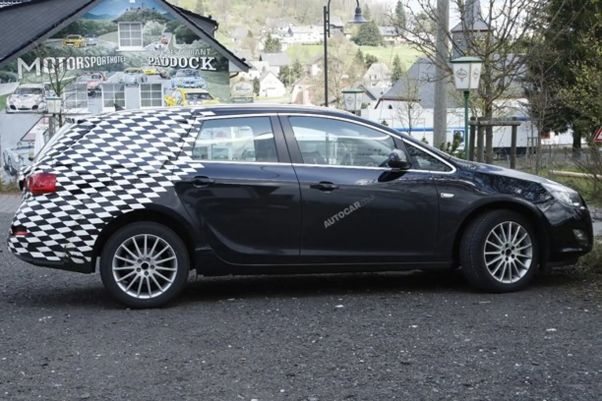 Opel Astra - Foto spia 28-04-10 - 3