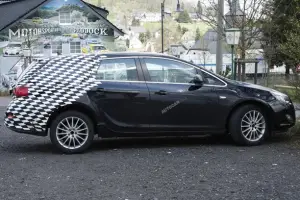 Opel Astra - Foto spia 28-04-10 - 3