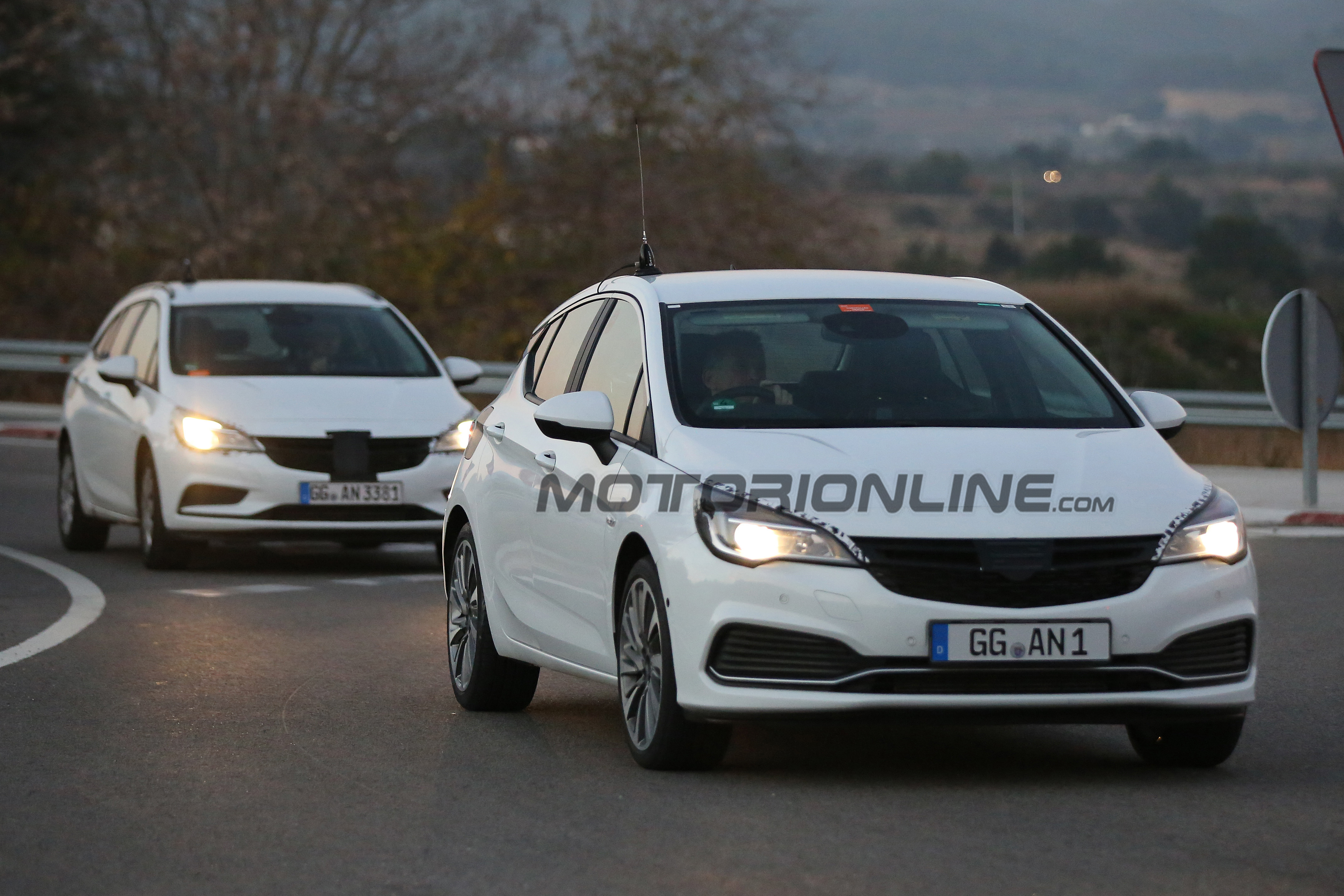 Opel Astra GSI - Foto spia 15-12-2015