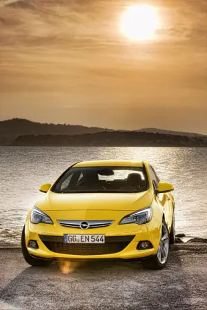 Opel Astra GTC 2011
