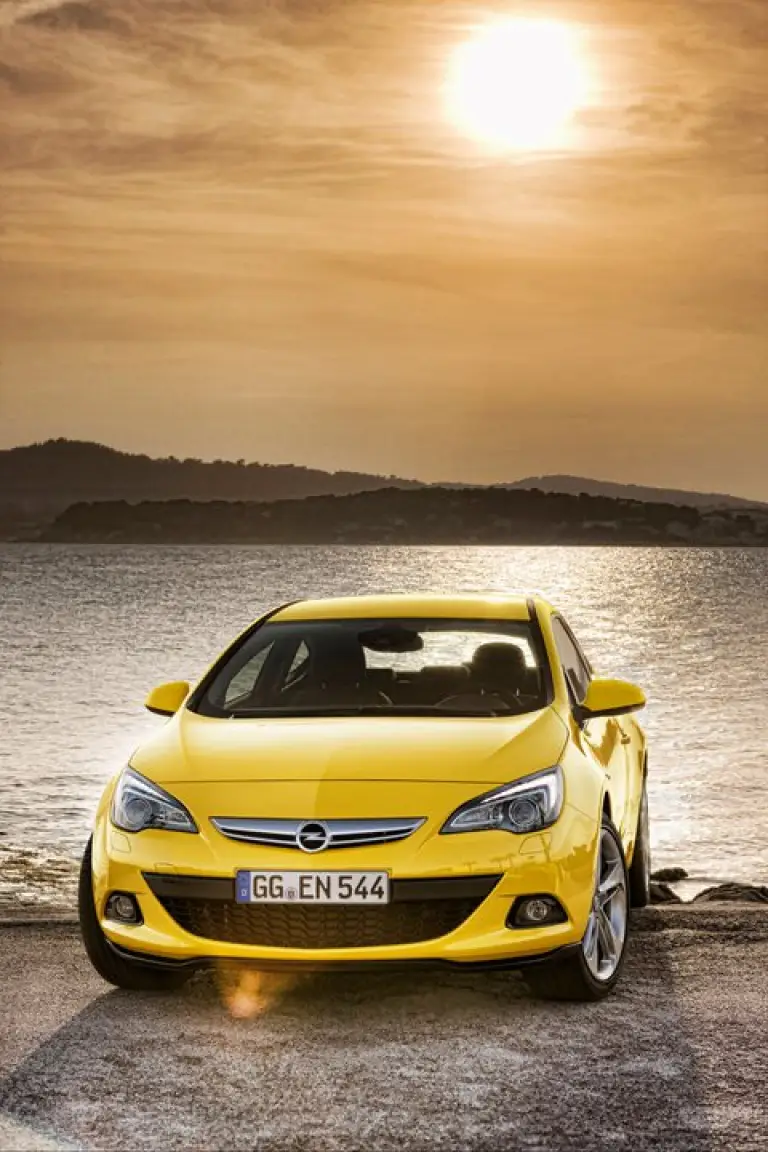 Opel Astra GTC 2011 - 4
