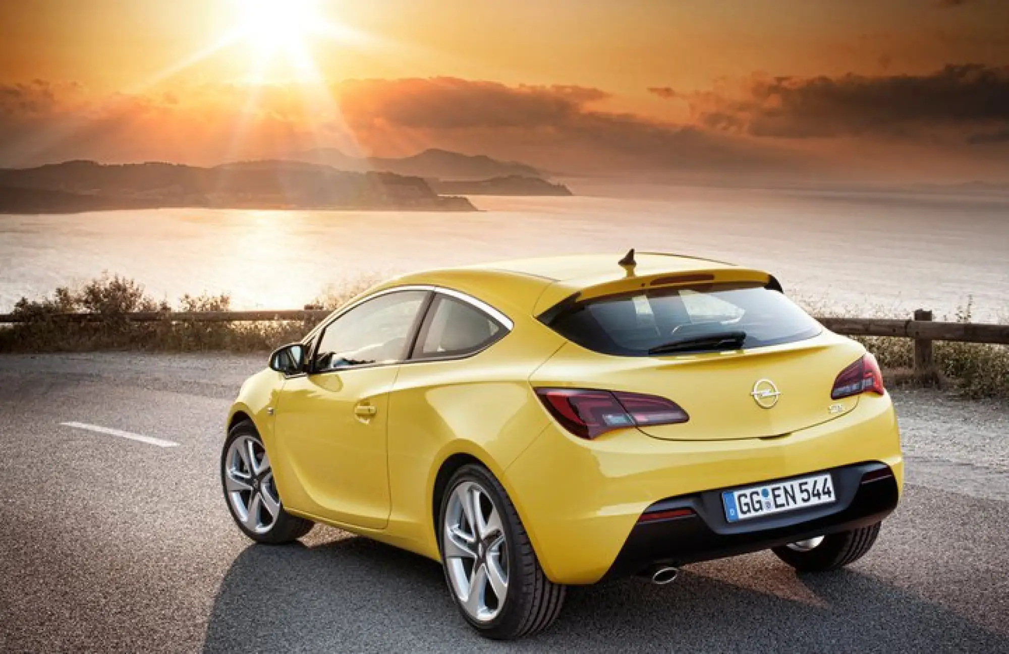 Opel Astra GTC 2011 - 6