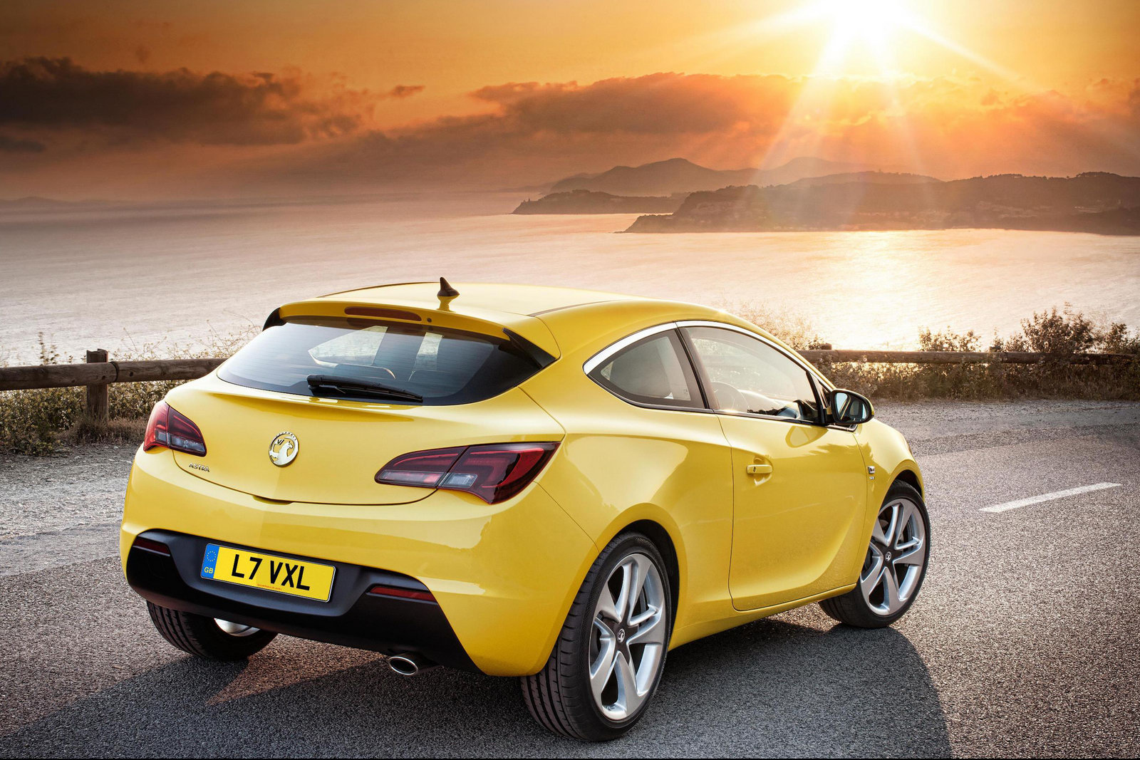 Opel Astra GTC 2012