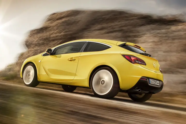 Opel Astra GTC 2012 - 1