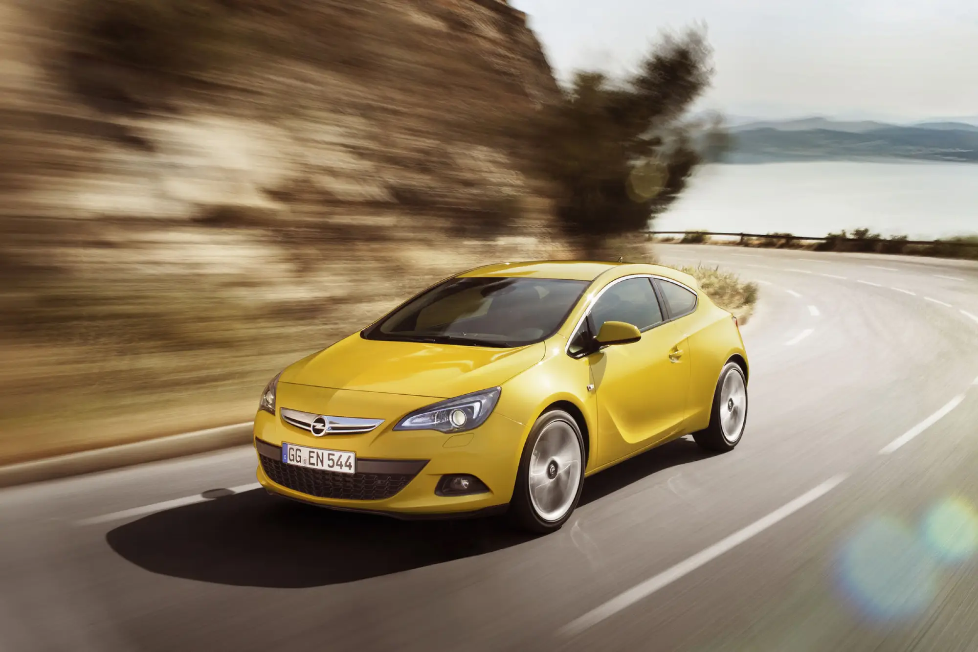 Opel Astra GTC 2012 - 3