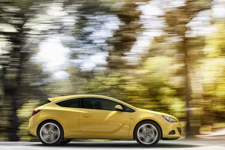 Opel Astra GTC 2012 - 4