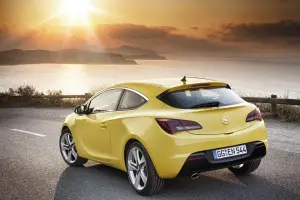 Opel Astra GTC 2012