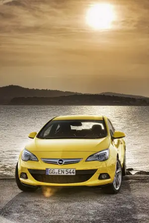 Opel Astra GTC 2012