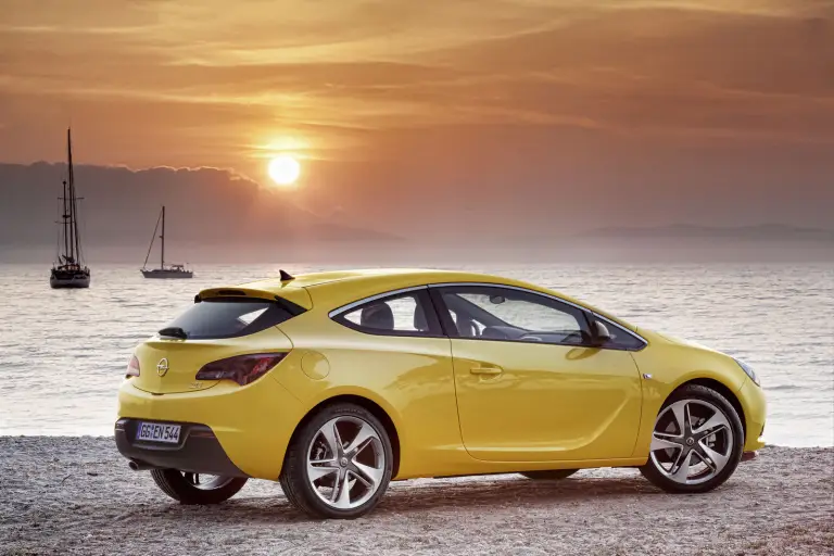 Opel Astra GTC 2012 - 11