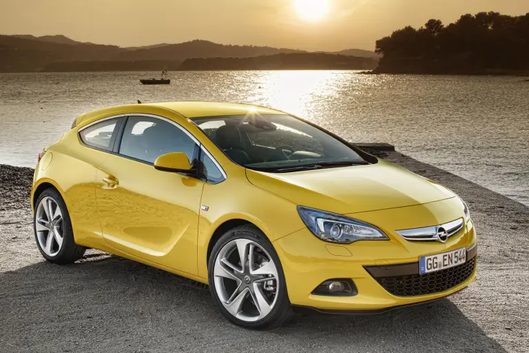 Opel Astra GTC 2012 - 13