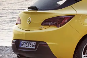 Opel Astra GTC 2012