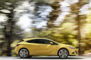 Opel Astra GTC 2012