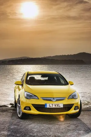 Opel Astra GTC 2012