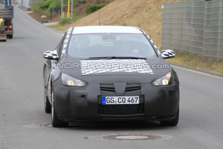 Opel Astra GTC - Foto spia 22-06-2010 - 6