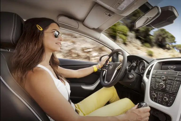 Opel Astra GTC, foto ufficiali - 1
