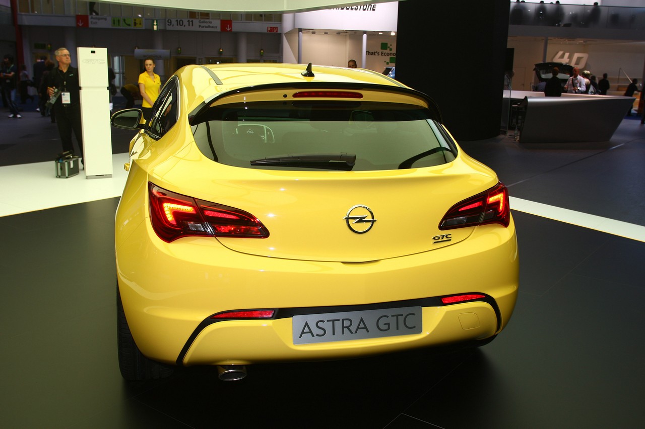Opel Astra GTC - Salone di Francoforte 2011