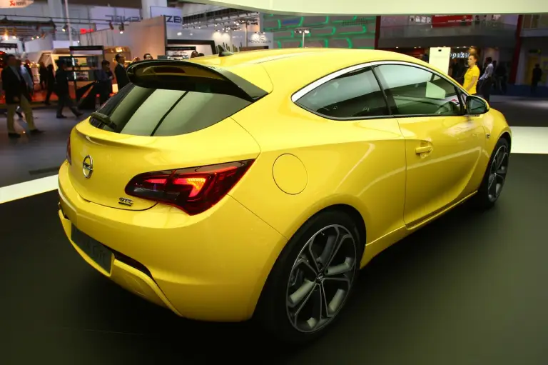 Opel Astra GTC - Salone di Francoforte 2011 - 2