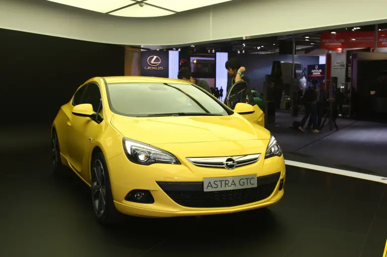 Opel Astra GTC - Salone di Francoforte 2011 - 1