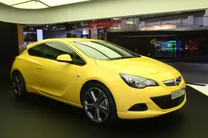 Opel Astra GTC - Salone di Francoforte 2011