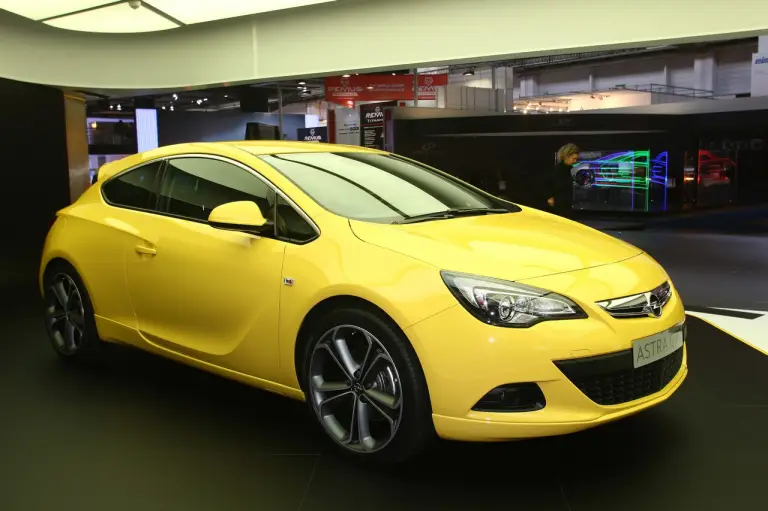 Opel Astra GTC - Salone di Francoforte 2011 - 3