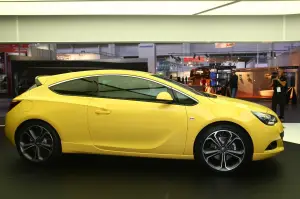 Opel Astra GTC - Salone di Francoforte 2011