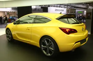 Opel Astra GTC - Salone di Francoforte 2011