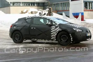 Opel Astra GTC spy - 2