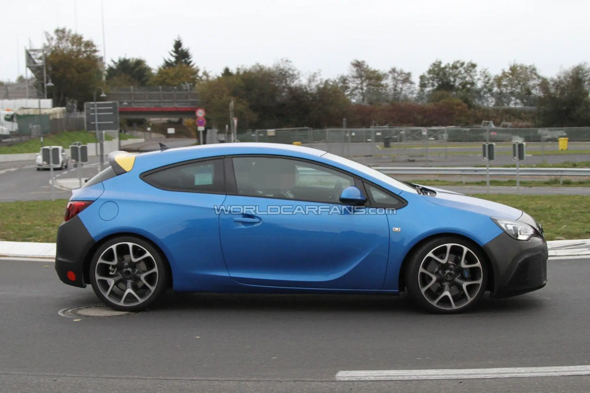 Opel Astra OPC 2012 - Foto spia 28-10-2011 - 2