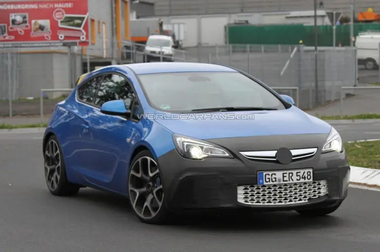 Opel Astra OPC 2012 - Foto spia 28-10-2011 - 3