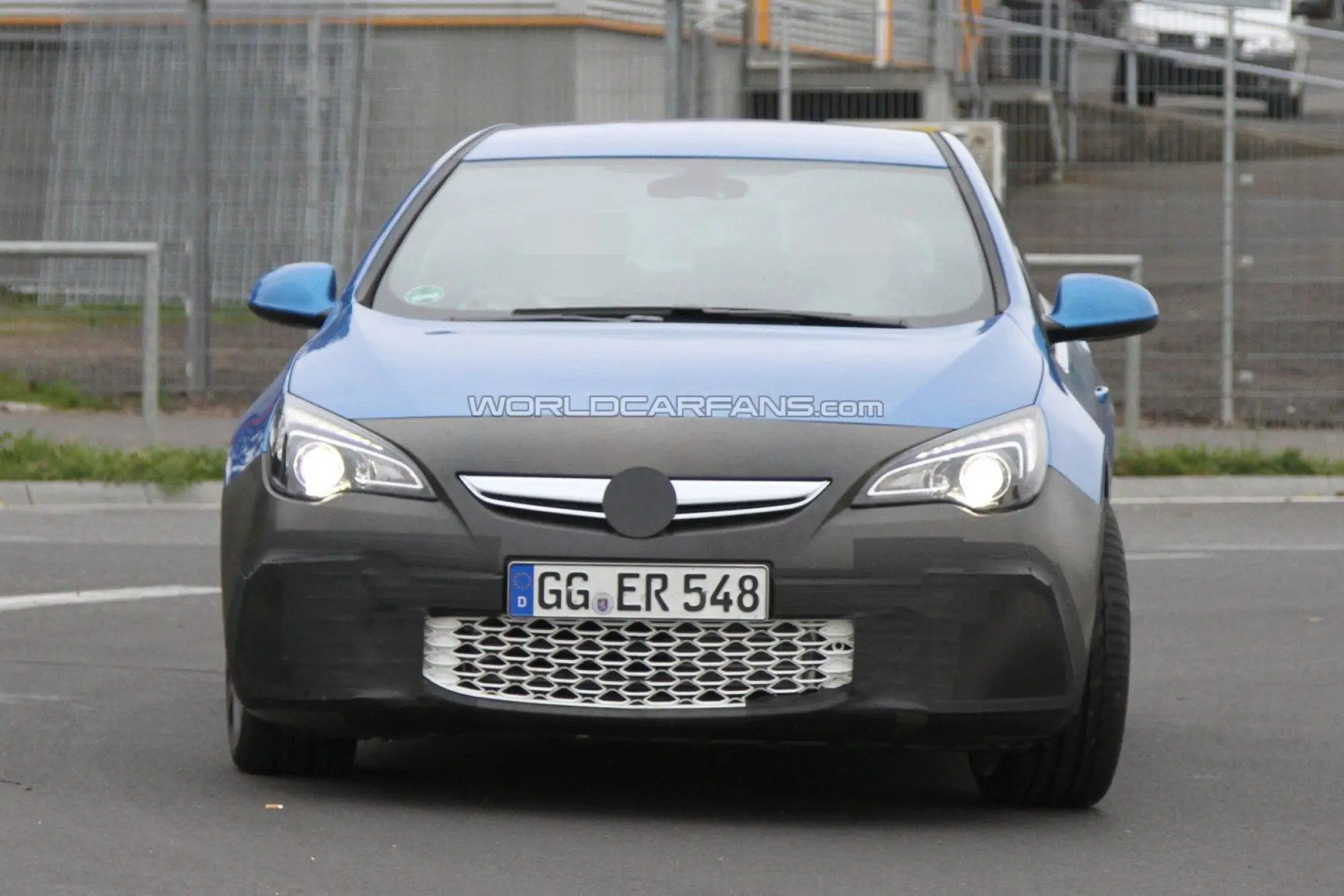 Opel Astra OPC 2012 - Foto spia 28-10-2011 - 5