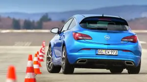 Opel Astra OPC 2012 nuove immagini ufficiali - 2