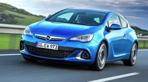 Opel Astra OPC 2012 nuove immagini ufficiali