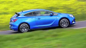 Opel Astra OPC 2012 nuove immagini ufficiali