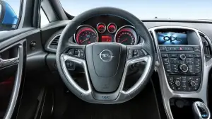 Opel Astra OPC 2012 nuove immagini ufficiali