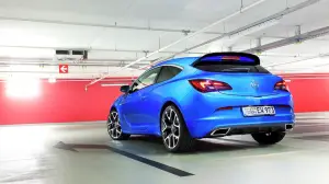 Opel Astra OPC 2012 nuove immagini ufficiali