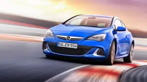 Opel Astra OPC 2012 nuove immagini ufficiali