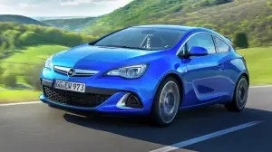 Opel Astra OPC 2012 nuove immagini ufficiali