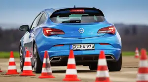 Opel Astra OPC 2012 nuove immagini ufficiali - 36