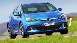 Opel Astra OPC 2012 nuove immagini ufficiali