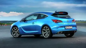 Opel Astra OPC 2012 nuove immagini ufficiali