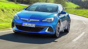 Opel Astra OPC 2012 nuove immagini ufficiali