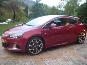 Opel Astra OPC foto live - 2